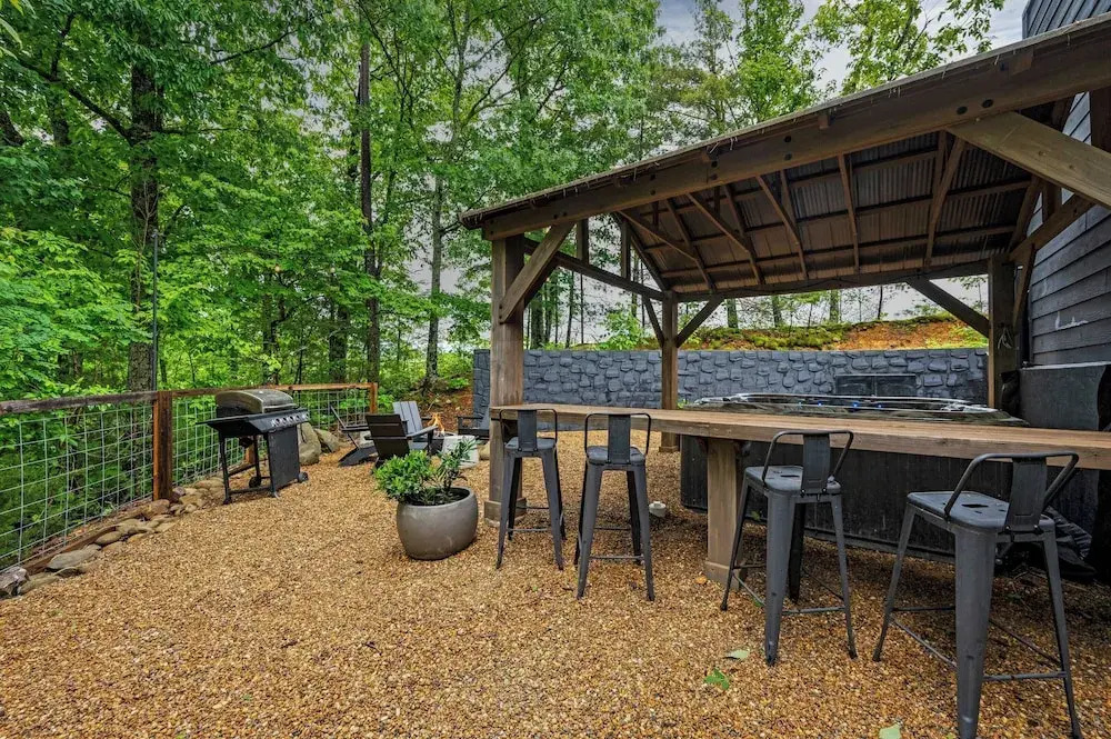 Sleeps 18 3 Suites at Firefly Mountain Lodge Indoor Pool, Hot Tub, Game Room, Firepits & Dining Spaces Just Minutes From Dollywood and Gatlinburg