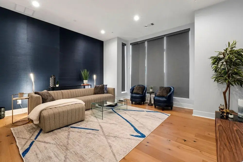 Luxurious Midtown Home Rooftop Views by Silverx