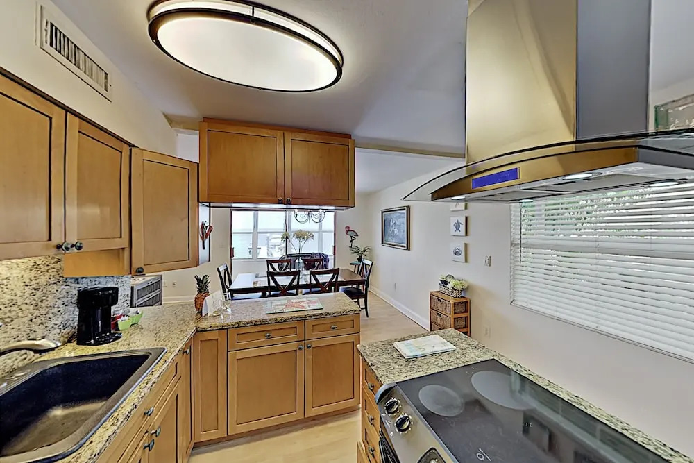 The Pelican & Dolphin: Bayfront W/ Dock 3 Bedroom Home