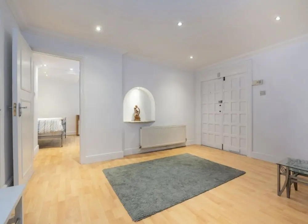 Immaculate 4-bed Apartment Opposite Hyde Park W2