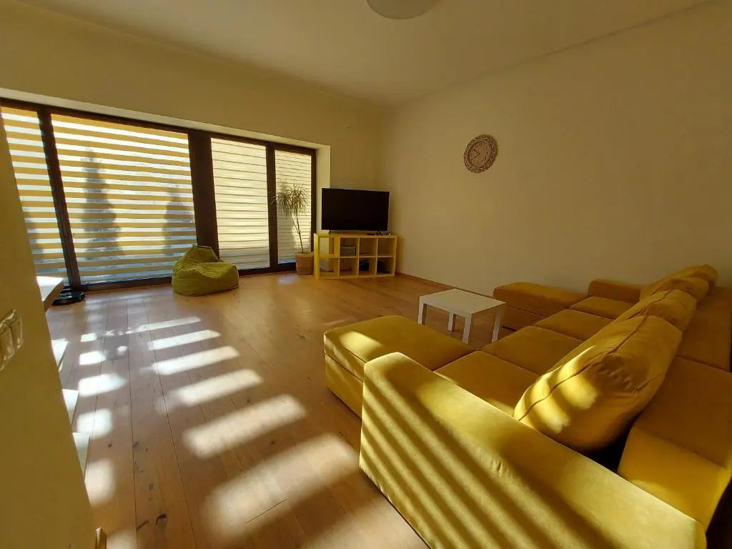 1st floor apartment, Center, with terrace, 7min to the sea