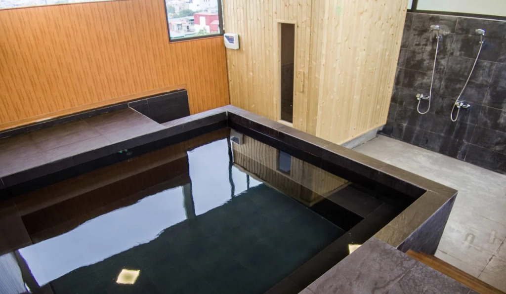 Cherry Hotel 1