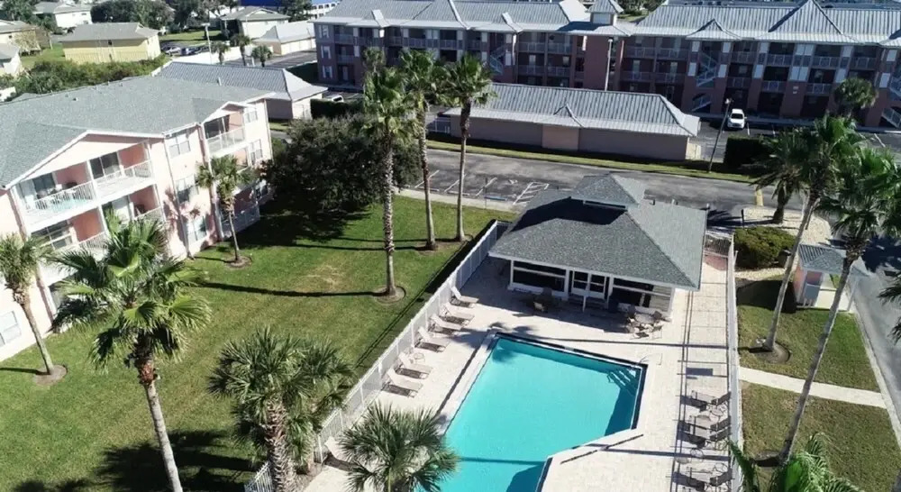 Modern and Beachy Second Floor Walk to Beach