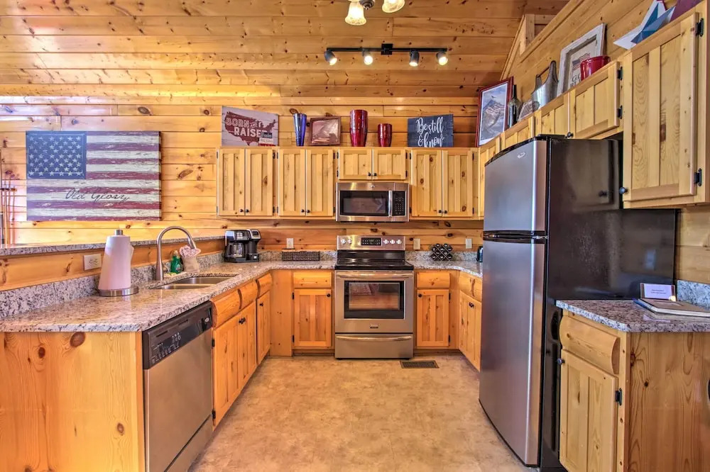 Pigeon Forge Mountain Cabin: Hot Tub & Resort Pool