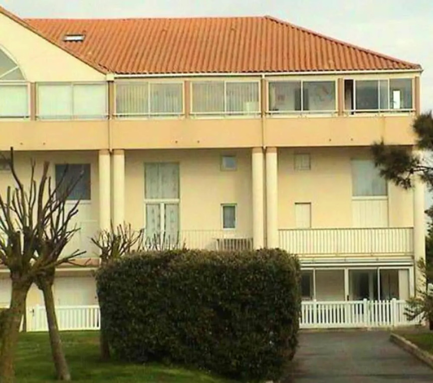 Apartment with One Bedroom in Saint-Hilaire-De-Riez, with Wonderful Sea View And Furnished Balcony - 150 M From the Beach