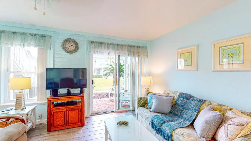 EC134 Newly Remodeled Ground Floor Condo, Boardwalk to Beach, Shared Pool and Grill