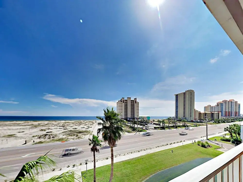 Gulf Shores Condo w/ Pool, Hot Tub - 1 Br condo by RedAwning