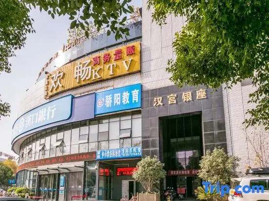Ruolin Serviced View Apartment