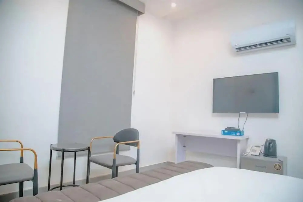 Sakasa Hotel and Suites