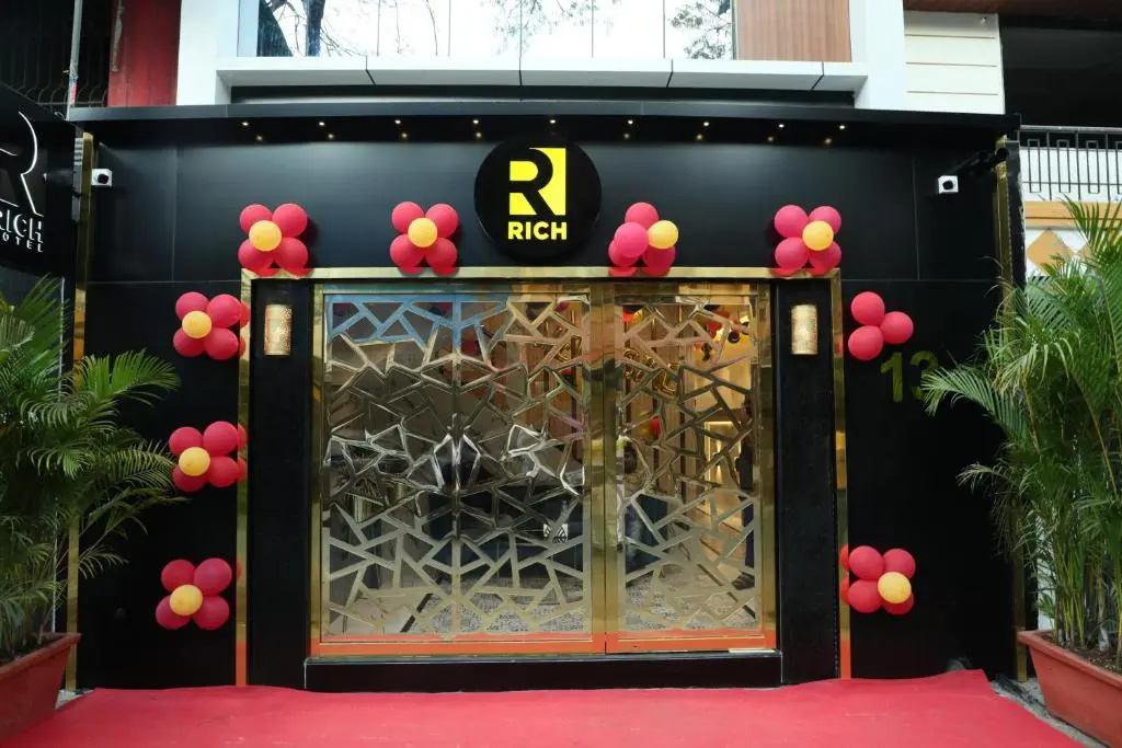 Rich Hotel