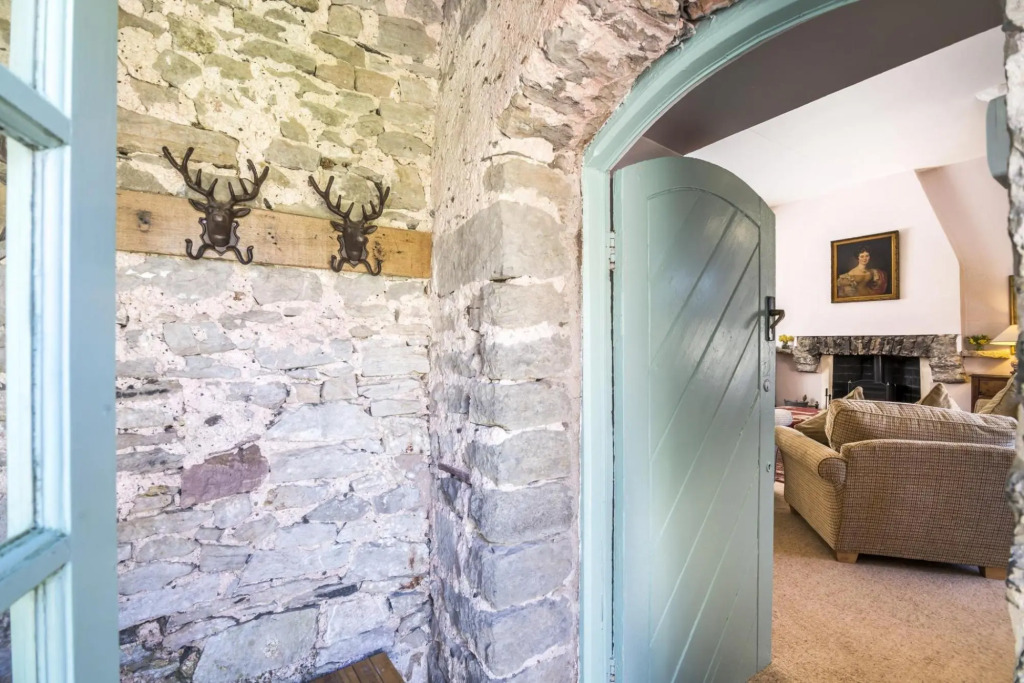 Castle House - 5 Bedroom - Manorbier