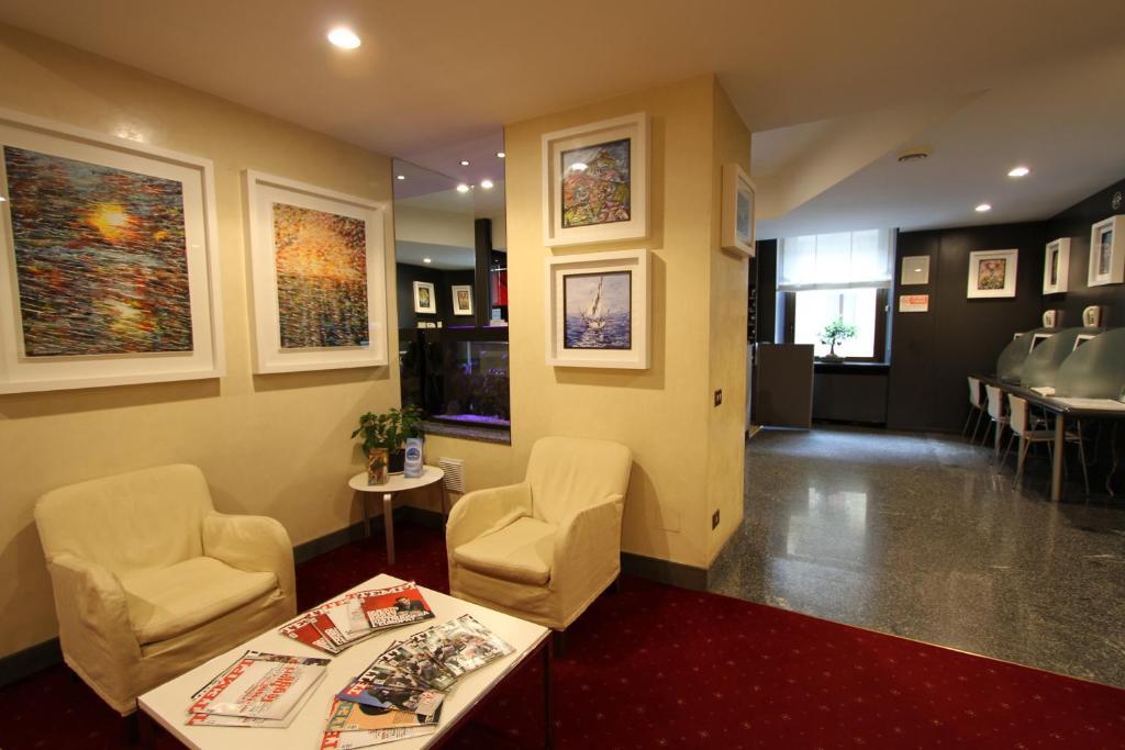 Club Hotel