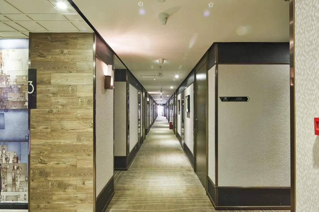INSAIL Hotel