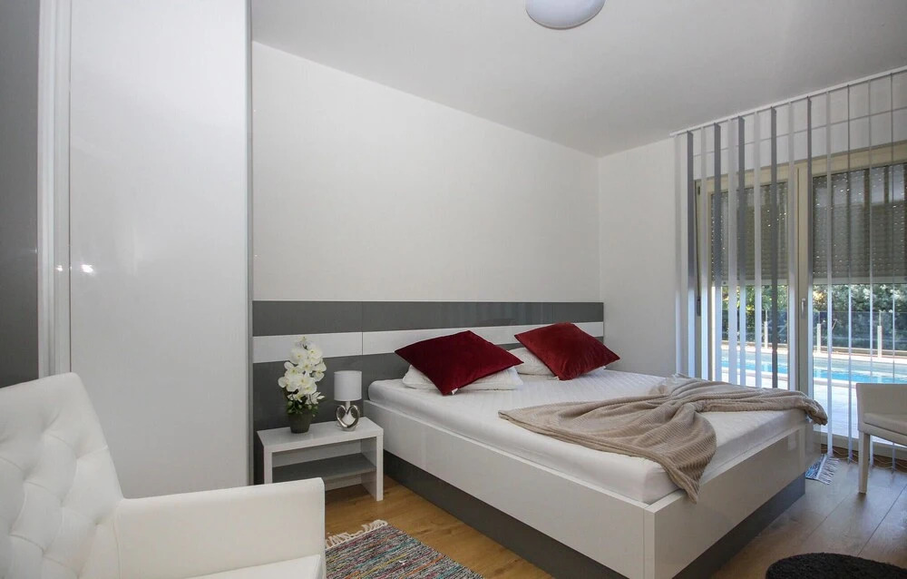 Stunning Apartment in Pjescana Uvala With 3 Bedrooms, Wifi and Outdoor Swimming Pool