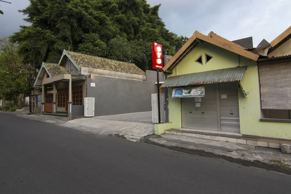 OYO 114 Plemburan Residence