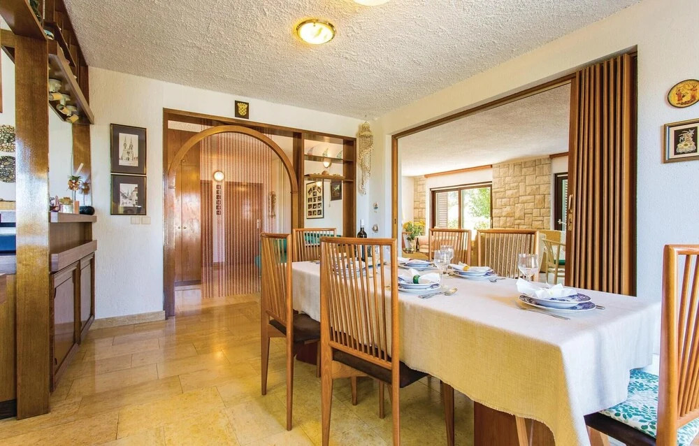 Awesome Home In Malinska With Wifi