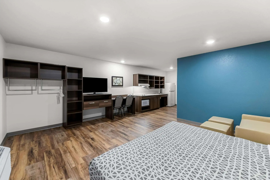 Woodspring Suites Kansas City Airport
