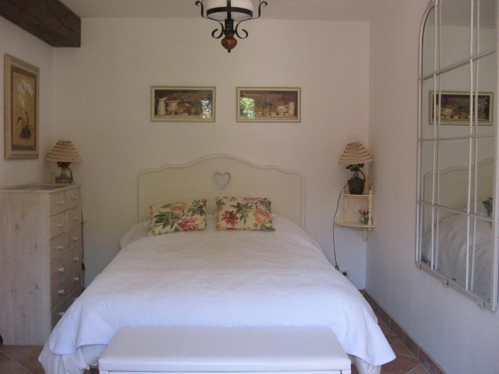 Traditional Holiday Home with Garden in Dampsmesnil