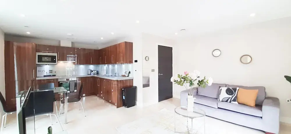 Two Bed Serviced Apt in Old Street
