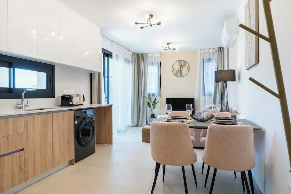 Jas Living - Chic Apts & Balconies in Larnaca