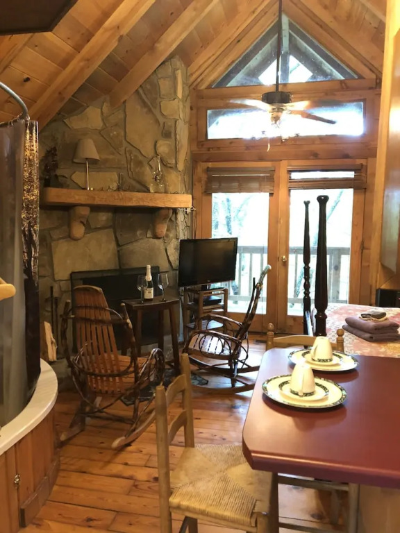 Gatlinburg Mountain Magic Hot Tub Cabins
