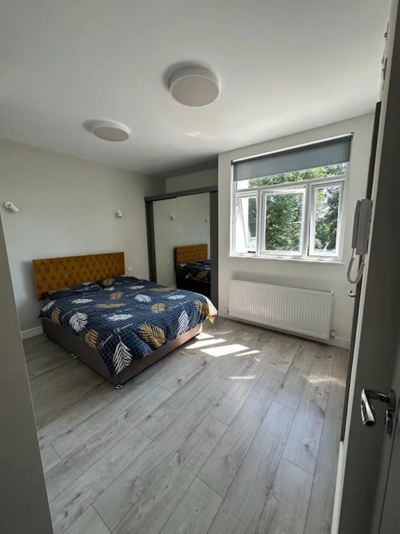 Flat - Sleeps 4 & Free Parking