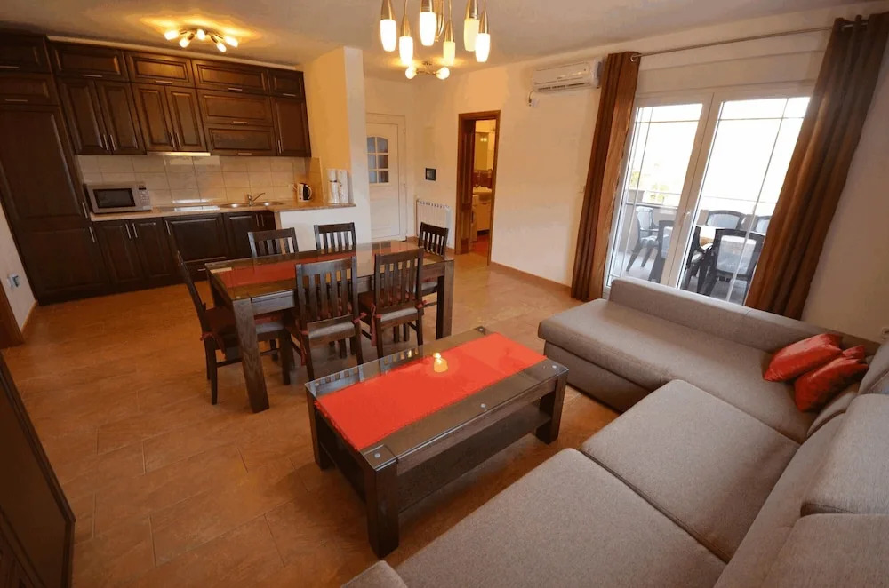 Apartments Komljen