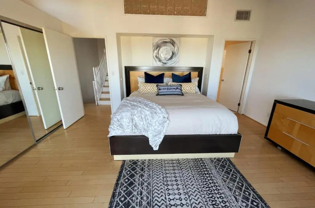 Mod2bd2ba ShowstoprViews. BBQ. Garage