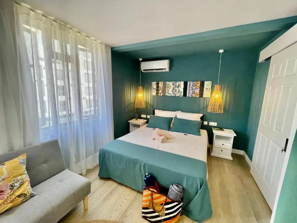 Modern apartment - Excellent location 50m from the beach, restaurants, bars, shops