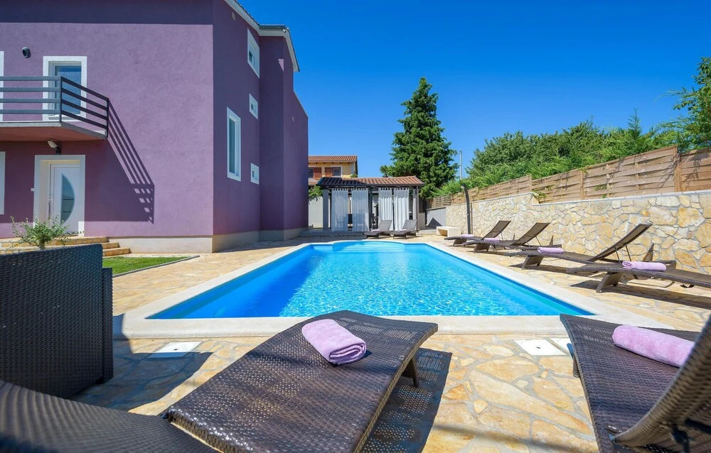 Stunning Home in Perci With Wifi and 5 Bedrooms