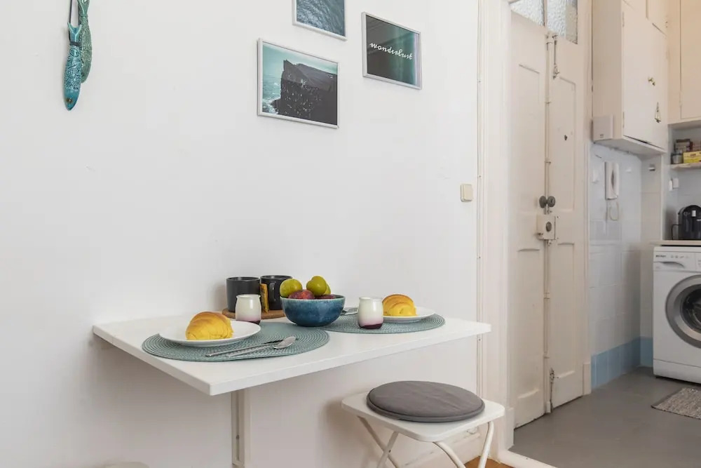 Sunny & Quiet Lisbon Apartment