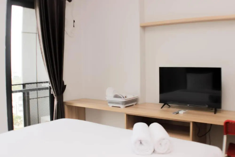 Nice and Cozy Studio at Monroe Tower Apartment By Travelio