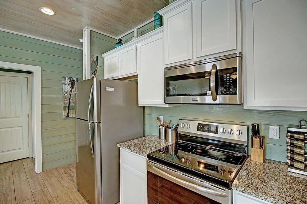 Tropical Wave 3 Bedroom Townhouse by Redawning