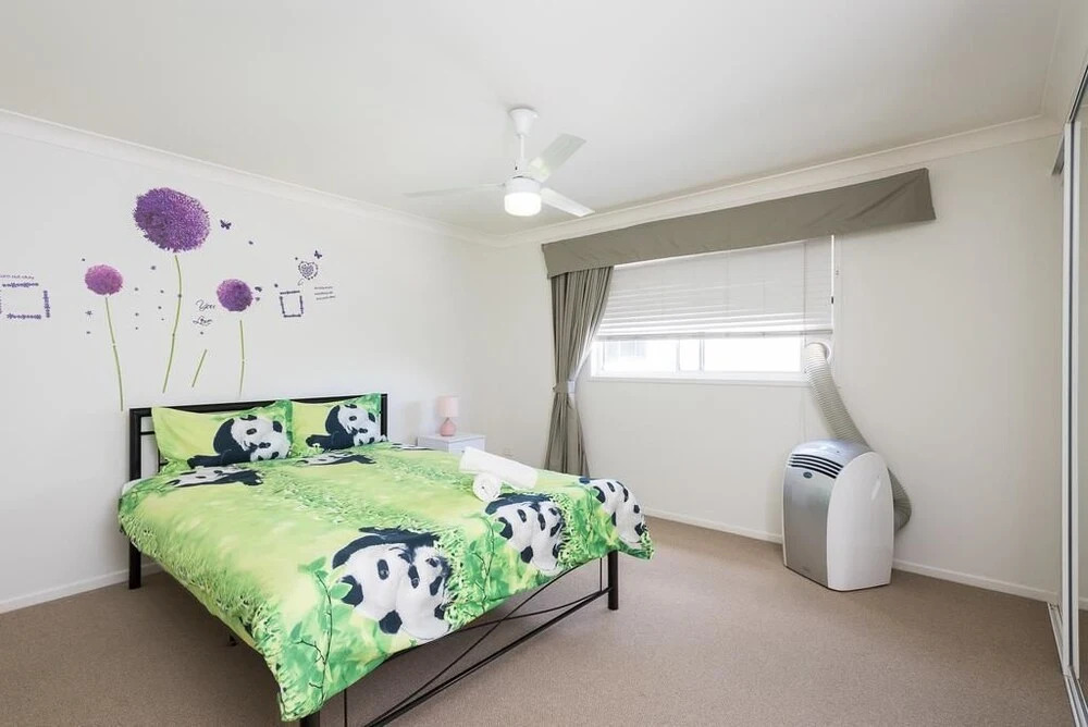 Panda Holiday Inn