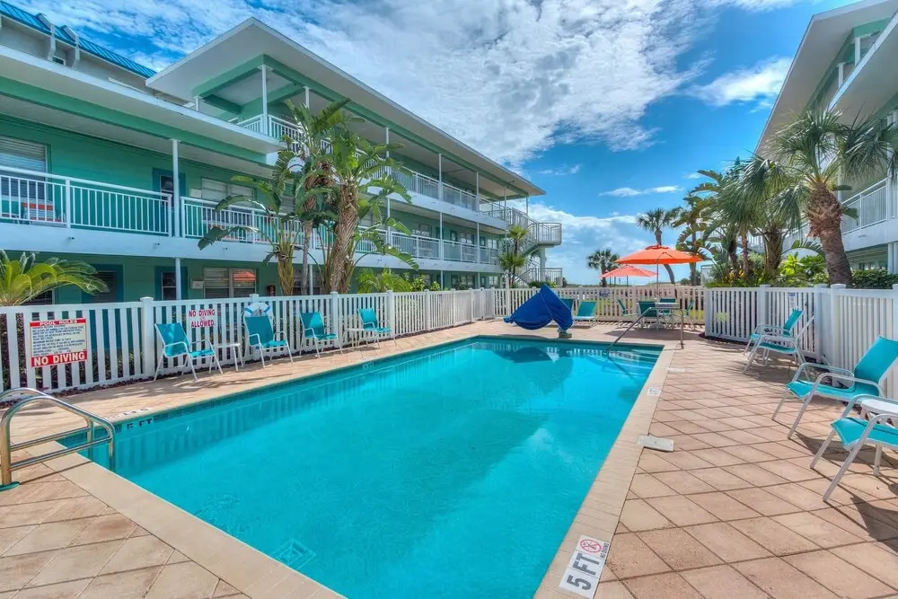 Tropic Terrace #45 - Beachfront Rental 1 Bedroom Condo by Redawning