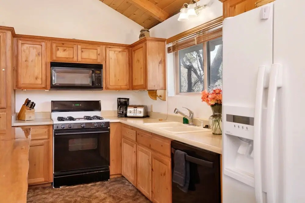 1772-scenic Retreat 2 Bedroom Home by RedAwning