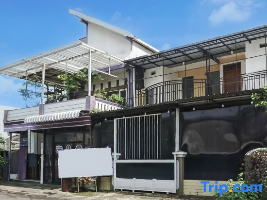 OYO 95035 Harmony Guest House Syariah Sawojajar