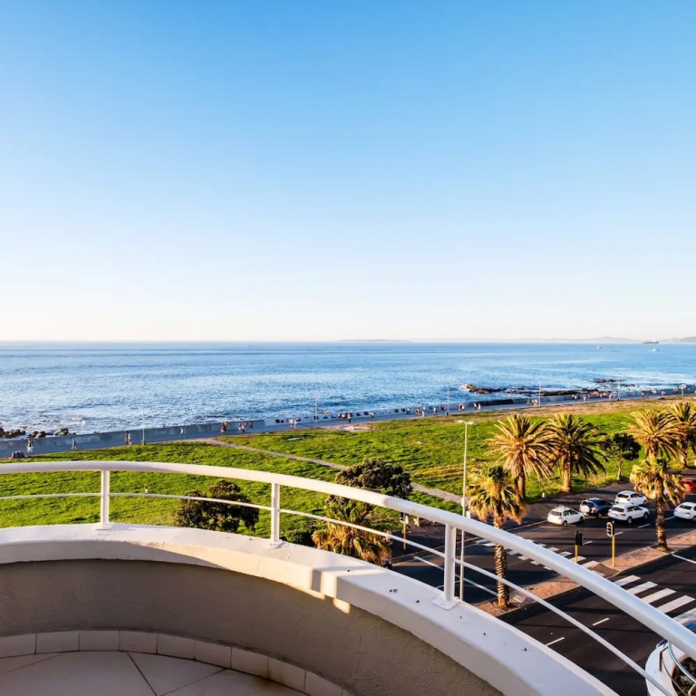 Stunning 3-bedroom Sea Point Retreat Marin