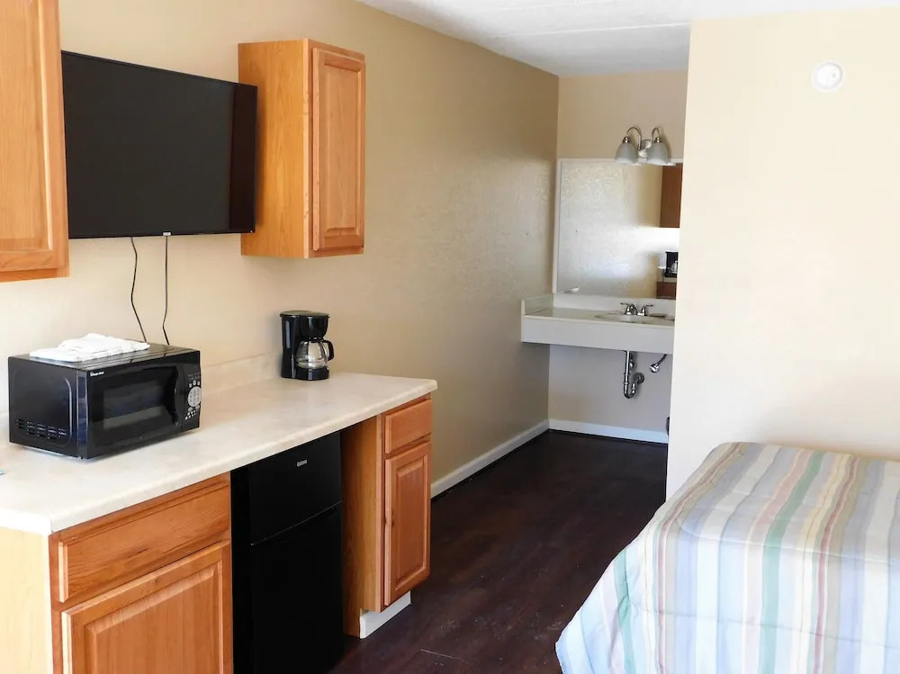 APM Inn and Suites