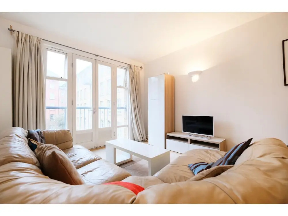 Clean, Secure 2BR Flat for 4 in East London