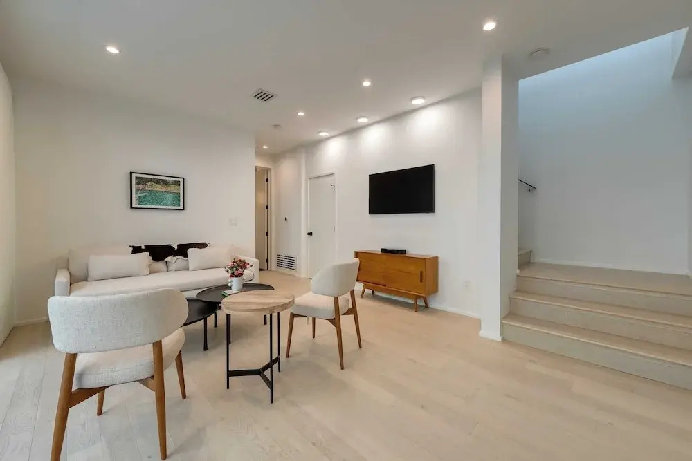 Modern East Austin Home w/ Pool, Near Downtown & Lady Bird Lake Casa 1803 by Avantstay