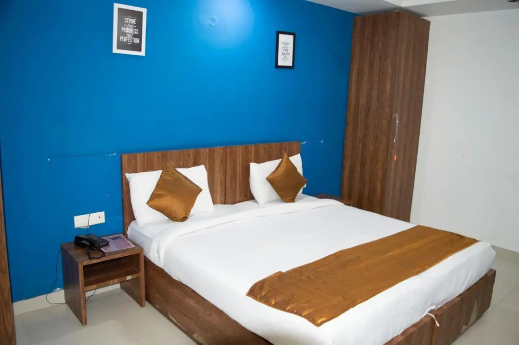 LA Rooms