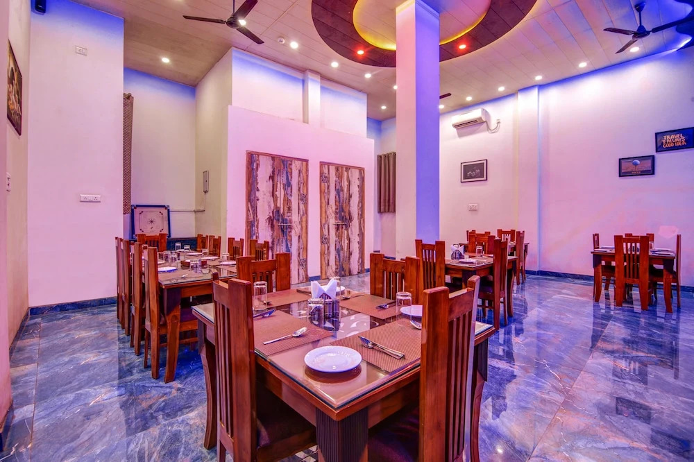 Gracious by Vishesh Hotels & Home Stay