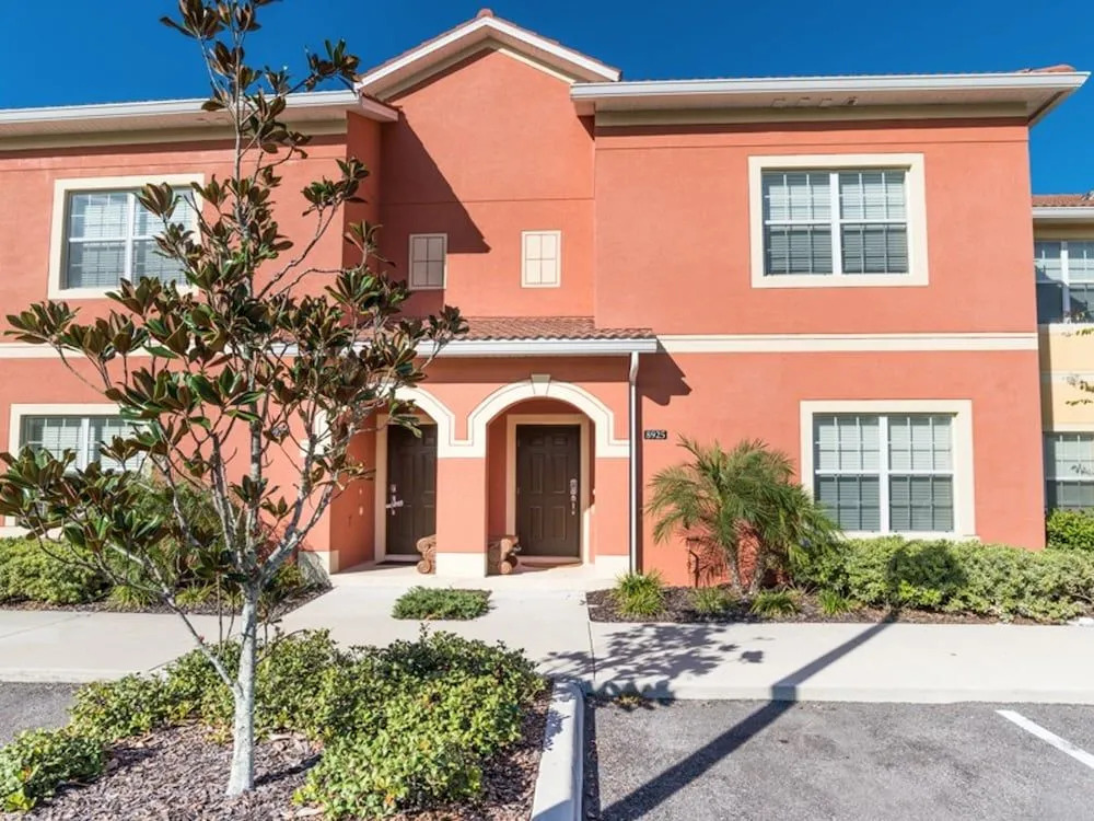 Paradise Palms 8925