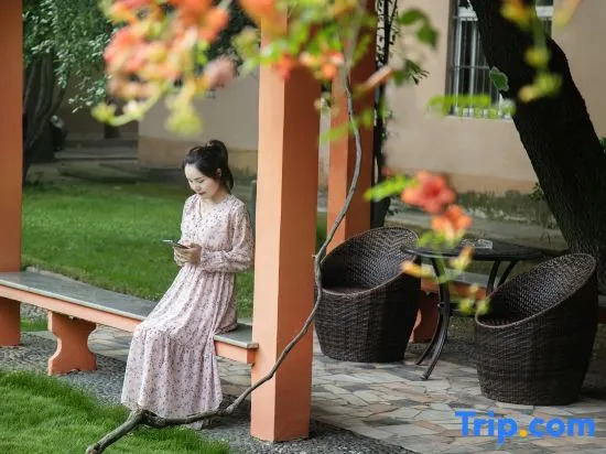 Century Star Holiday Hotel (Nanyang Beijing Avenue Branch)