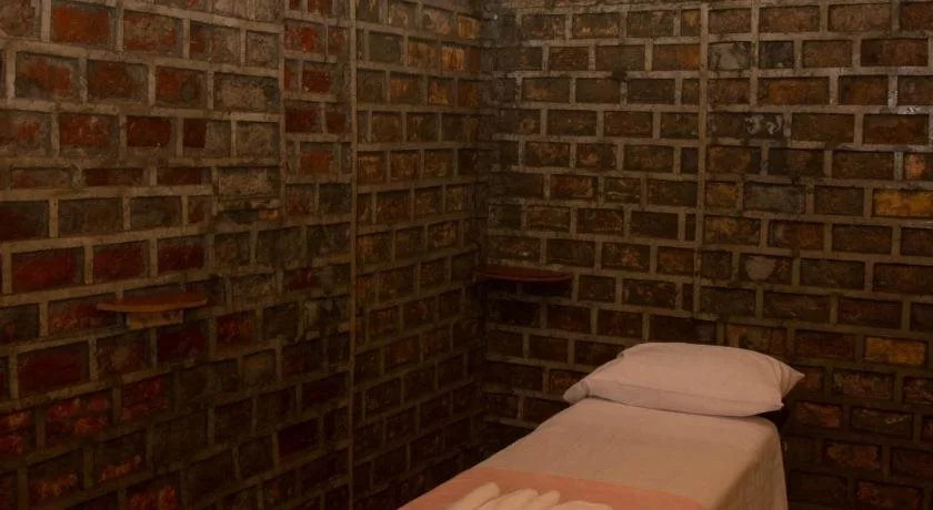 Jolly Court Hotel