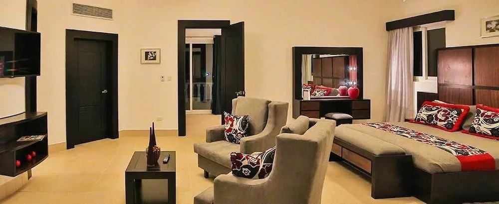 6 Bedroom Villa