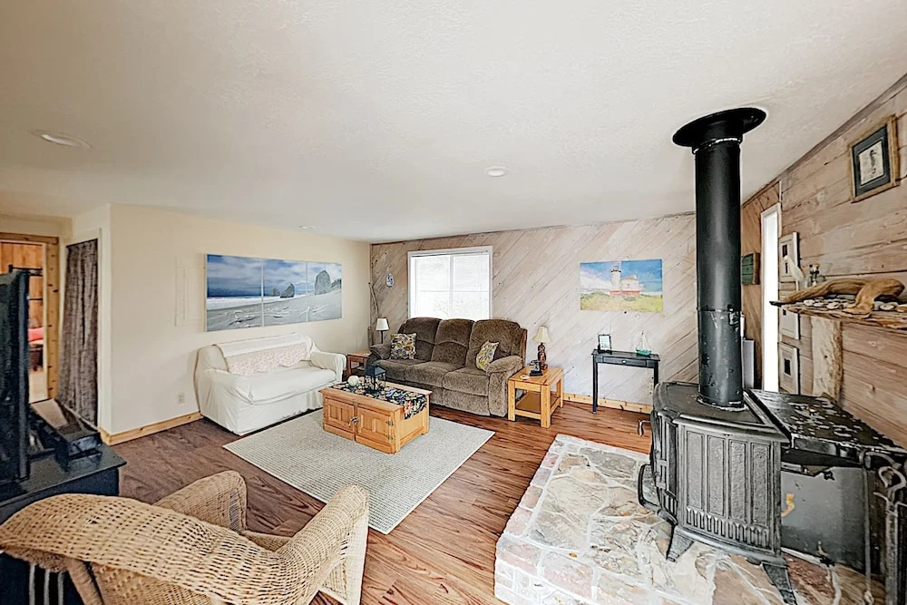 New Listing! Chateau Serenity W/ Decks, Firepit 2 Bedroom Home