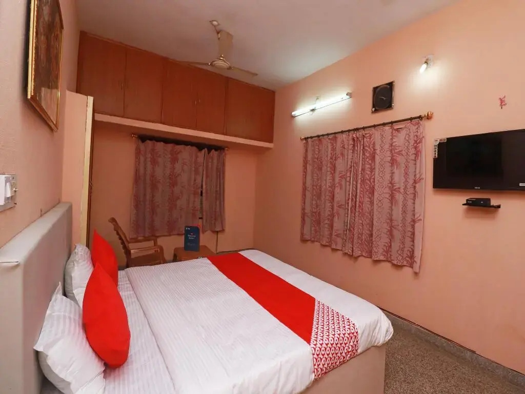 Omm Sai Plaza by OYO Rooms