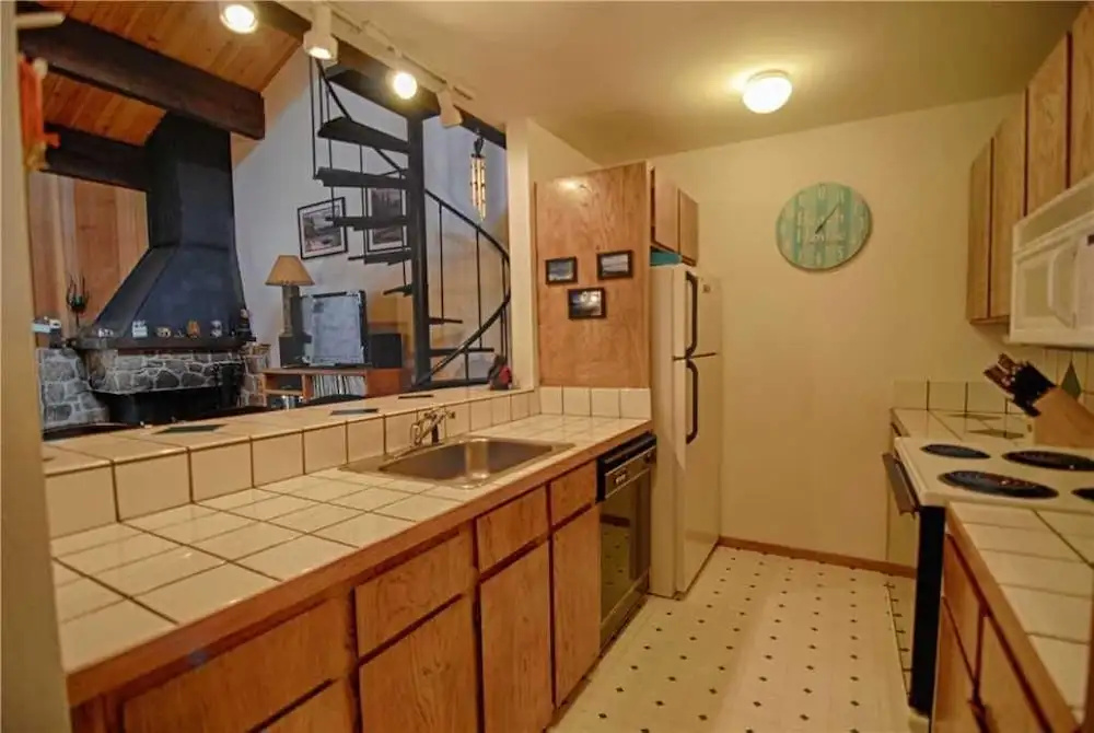 Lofted Condo W/electric Grill and Spiral Staircase #308